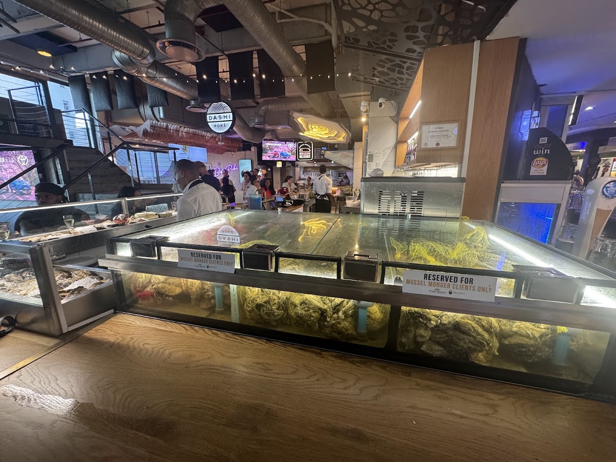 The Mussel Monger & Oyster Bar (Mojo Market)-3