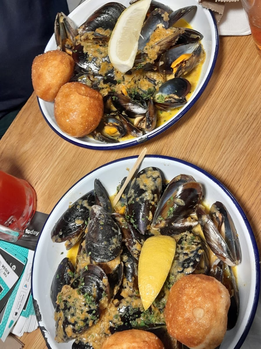 The Mussel Monger & Oyster Bar (Mojo Market)-6