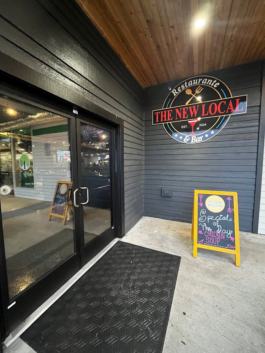 The New Local Restaurante Y Bar