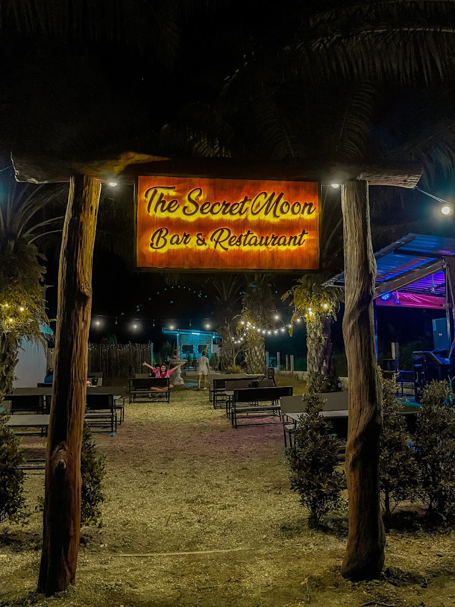 The Secret Moon Bar And Restaurant