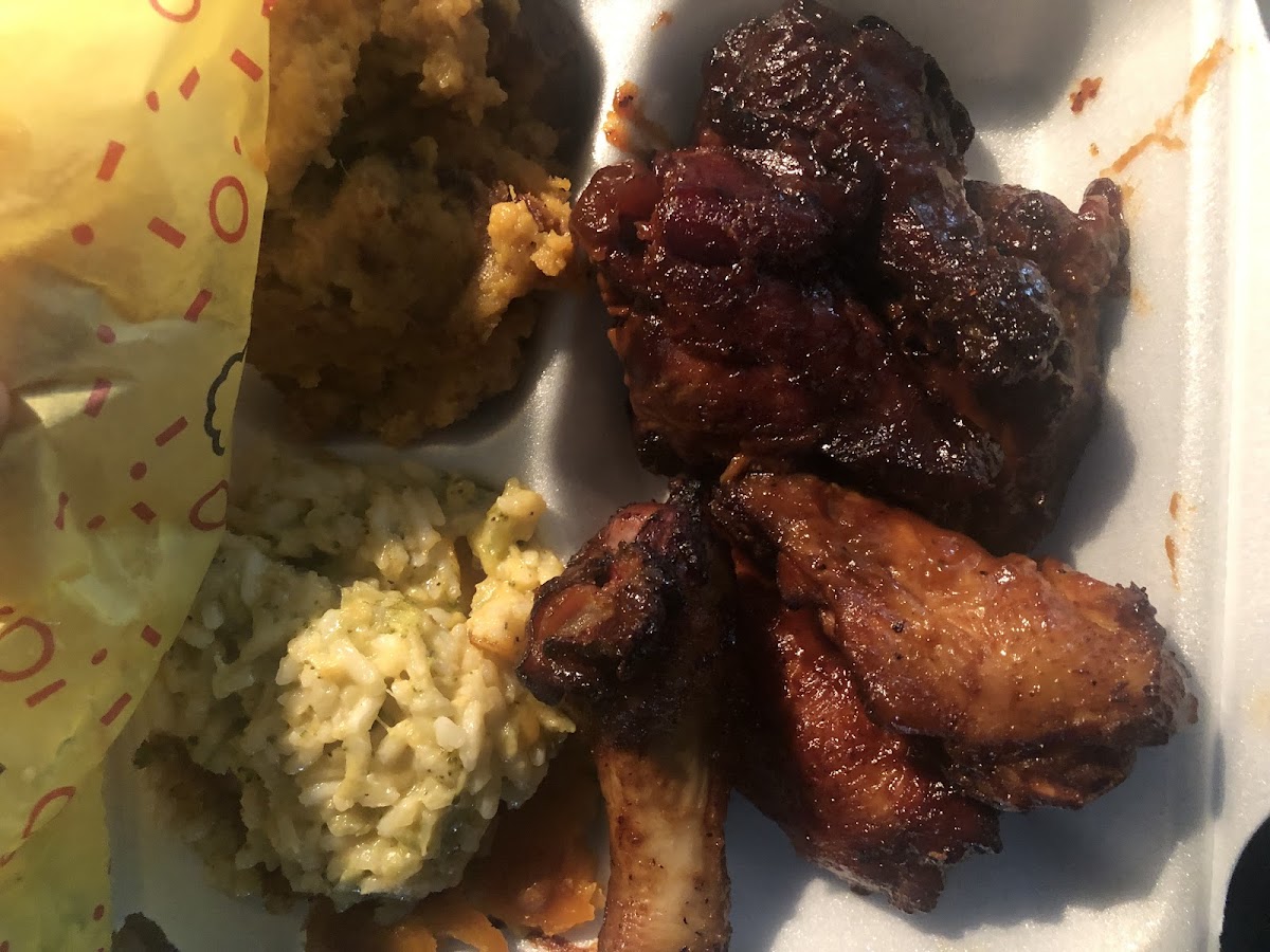 This Is It! Southern Kitchen & Bar-B-Q-7