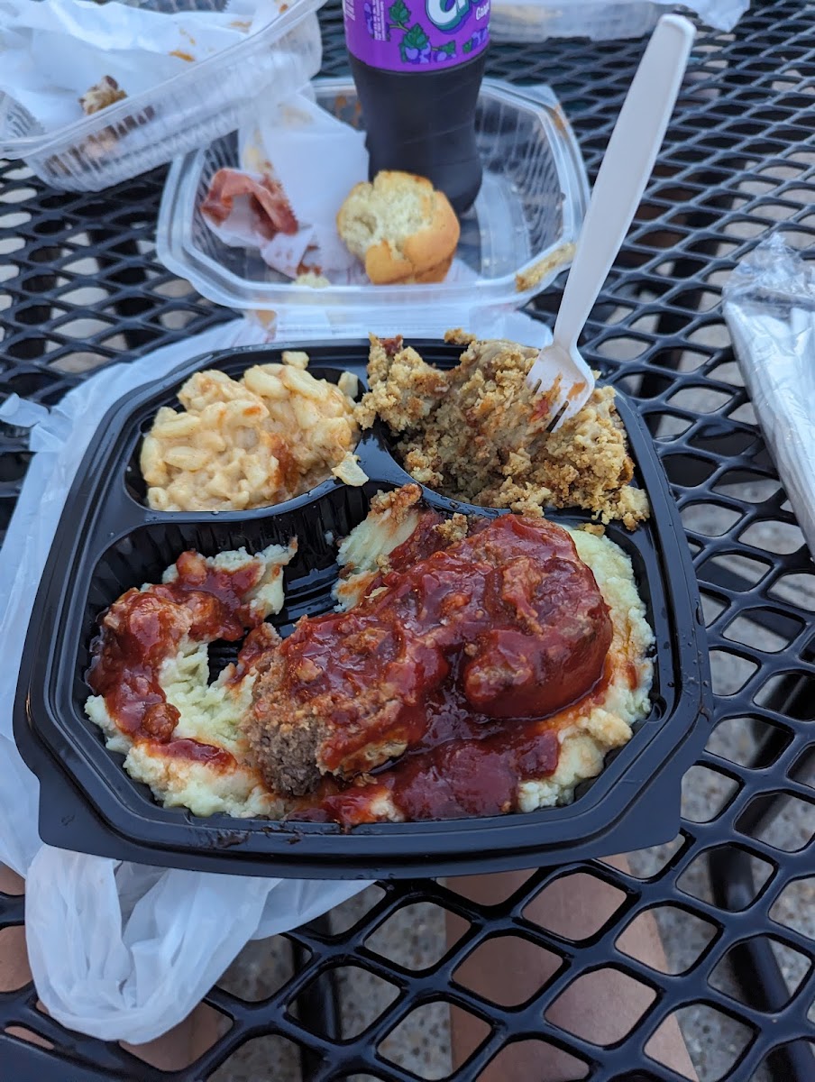 This Is It! Southern Kitchen & Bar-B-Q-8
