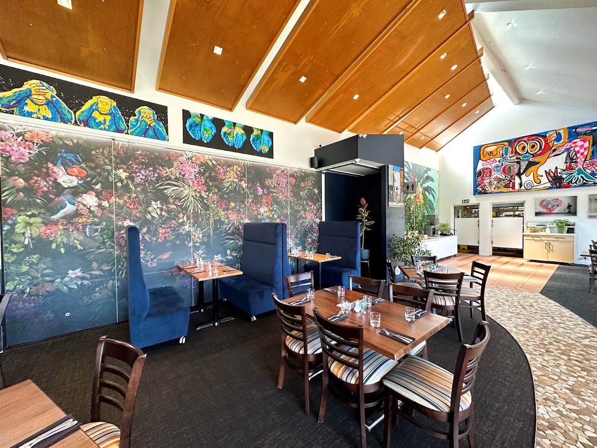 Tides Bar & Eatery