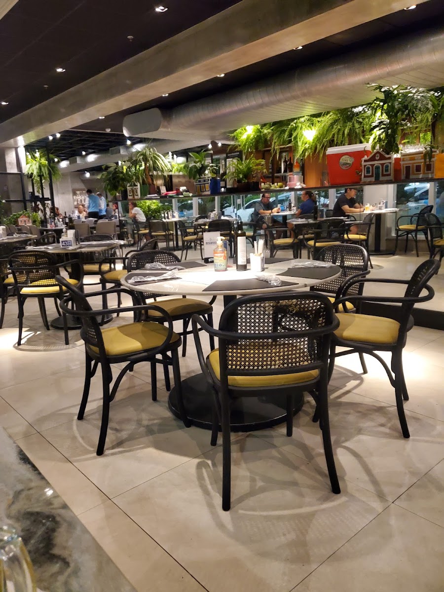 Tio Armenio Plaza