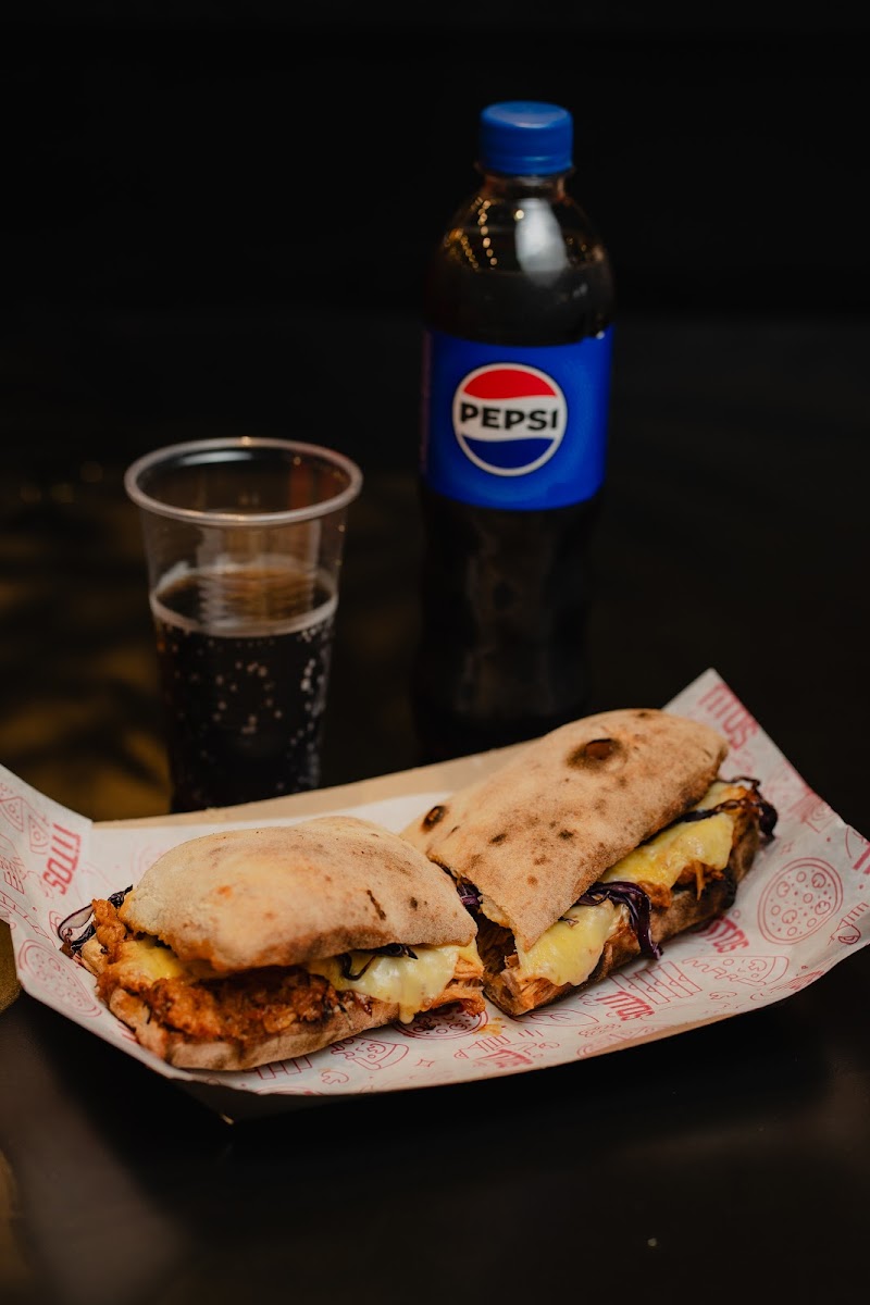 Tito's Yb - Más Que Pizza-9