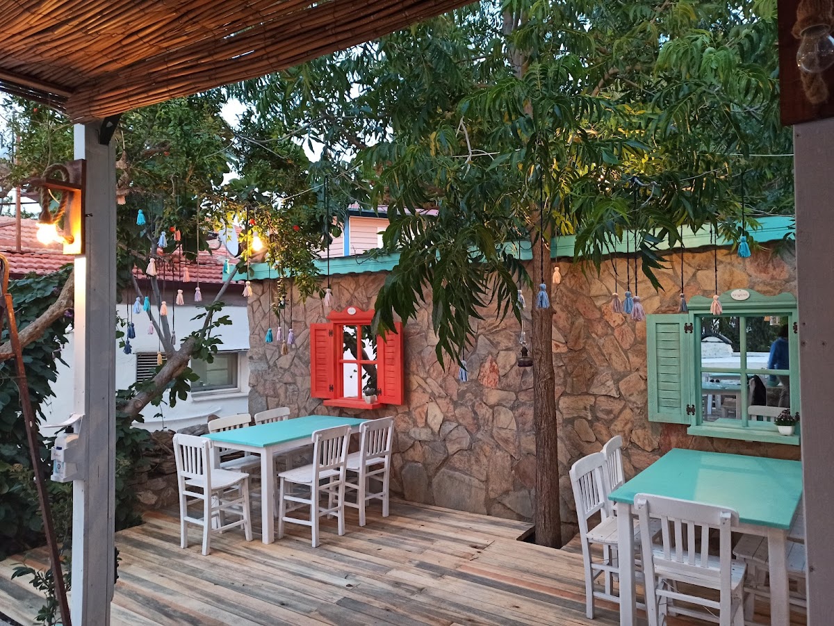 To Live Restaurant