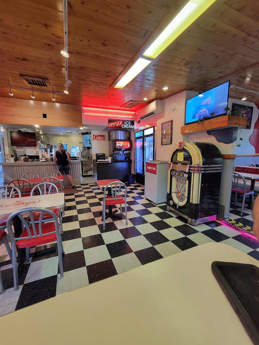 Tommy's All American Burgers-4