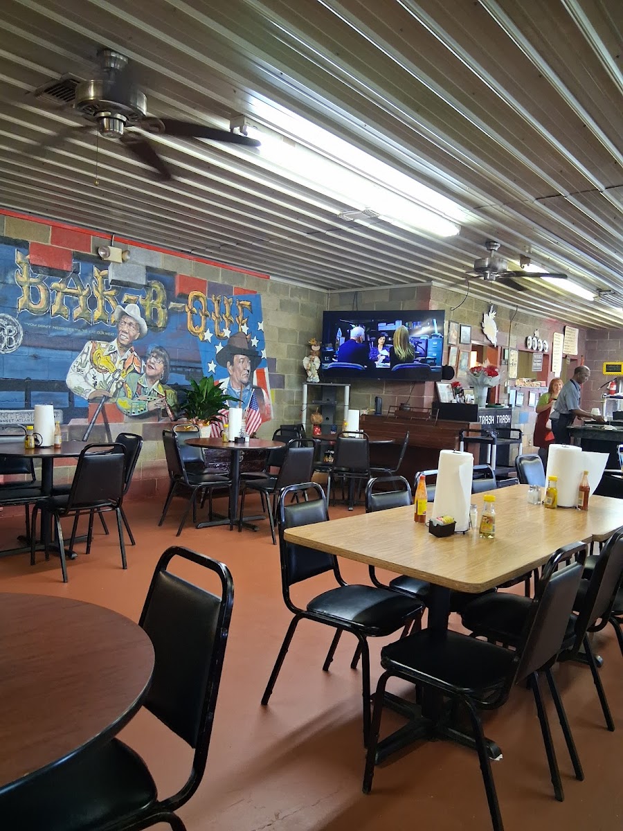 Tommy's Bar-B-Que-3