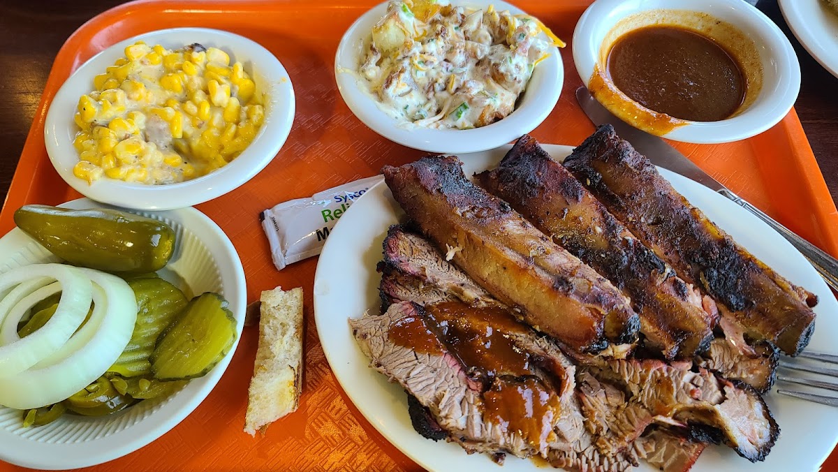Tony's Bbq-2