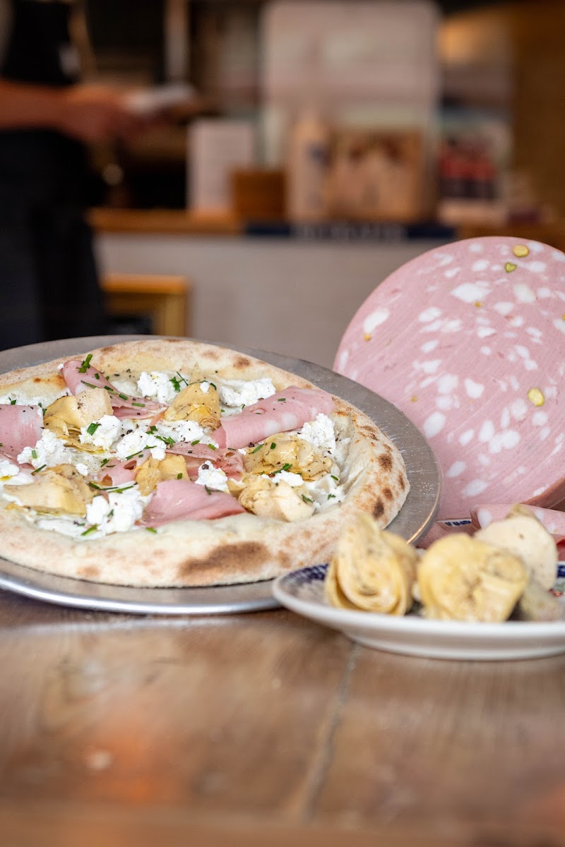 Toto Bello Pizzas-5