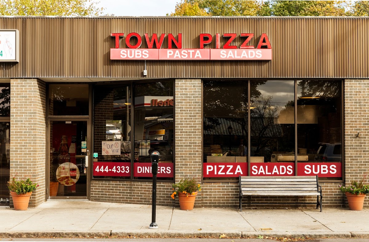 Town House Of Pizza