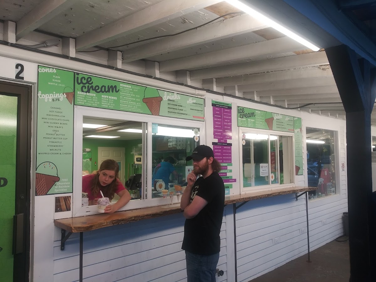 Trails End Ice Cream Shop - Intervale Scenic Vista