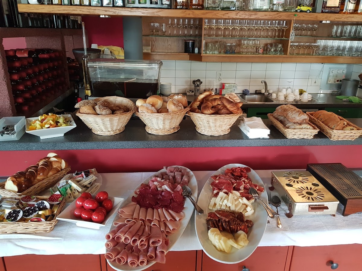 Trattoria Elba St.gallen / Neu Pinas Kitchen-2