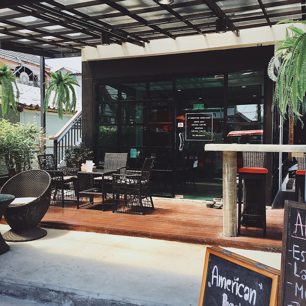 Twentytwo House & Cafe