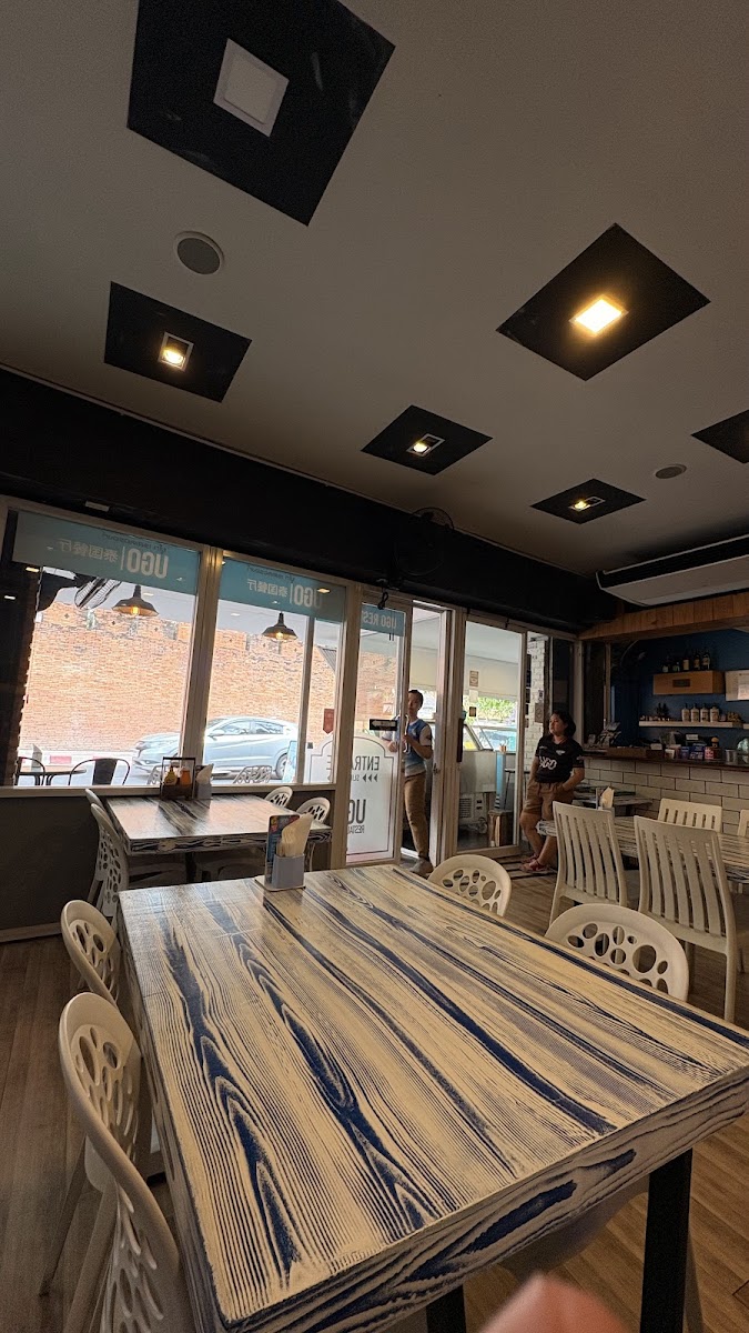 Ugo Restaurant, Italian Gelato And Craft Beer Bar-3