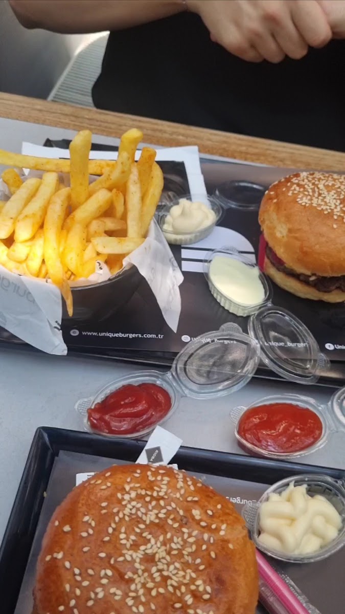 Unique Burgers-2