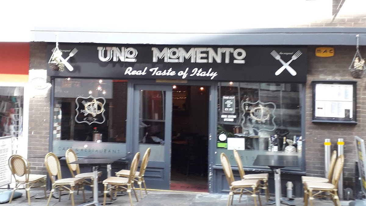 Uno Momento