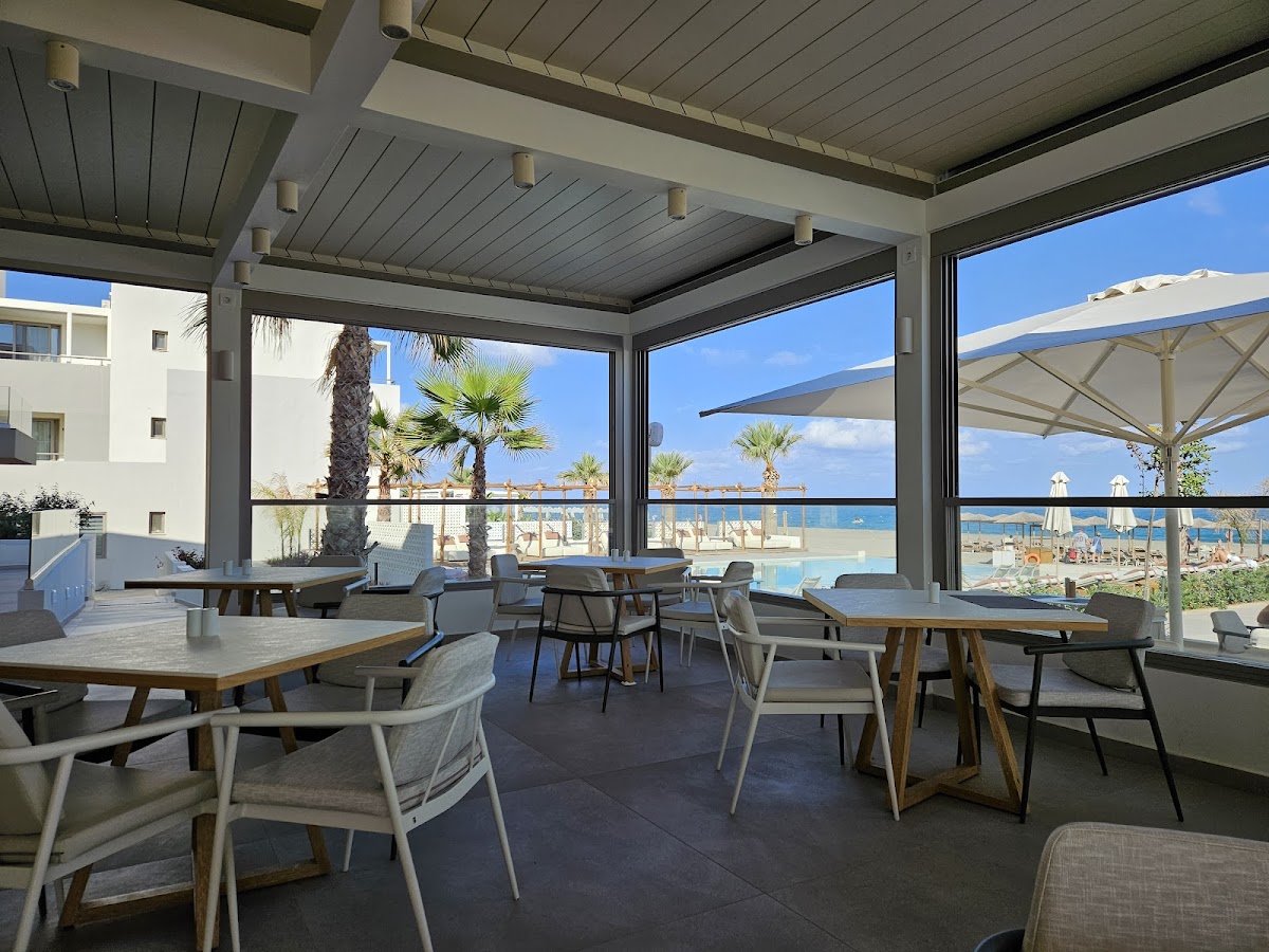Utopia Restaurant & Pool Bar
