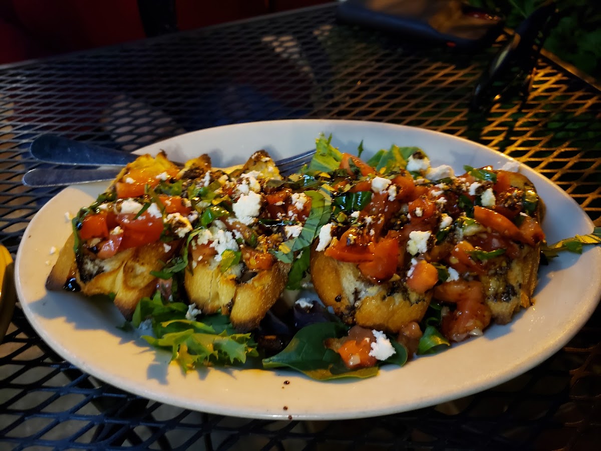 Vic's Italian Restaurant & Pizzeria-9