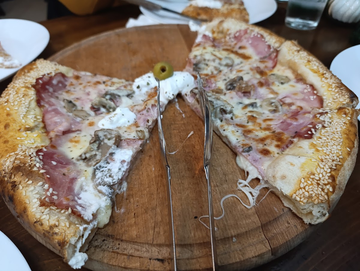 Viking Pizzeria-Caffe-10