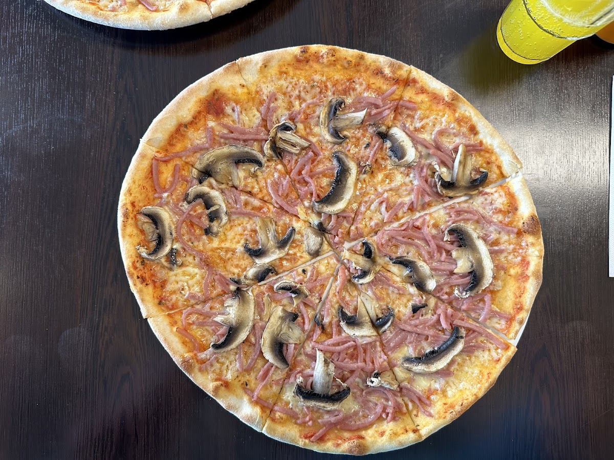 Viking Pizzeria-7
