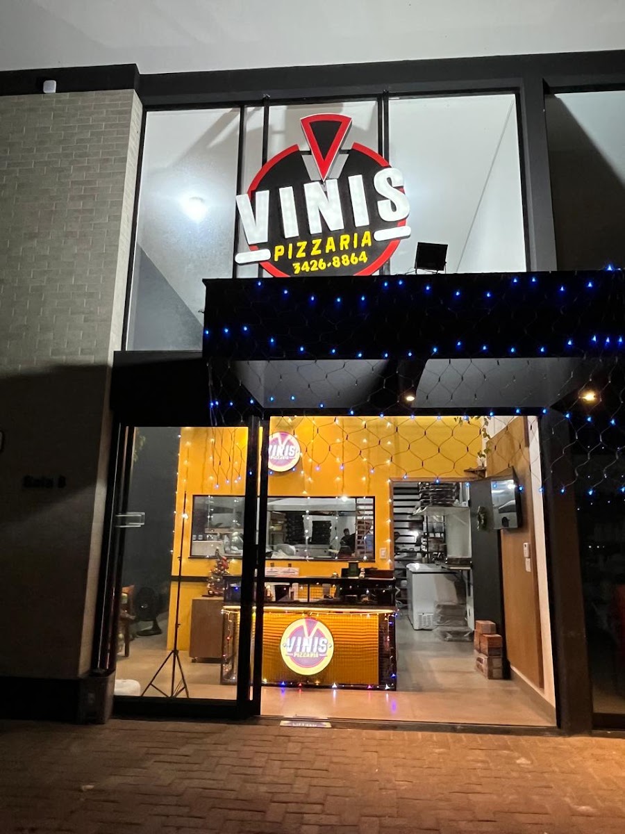 Vinis Pizzaria