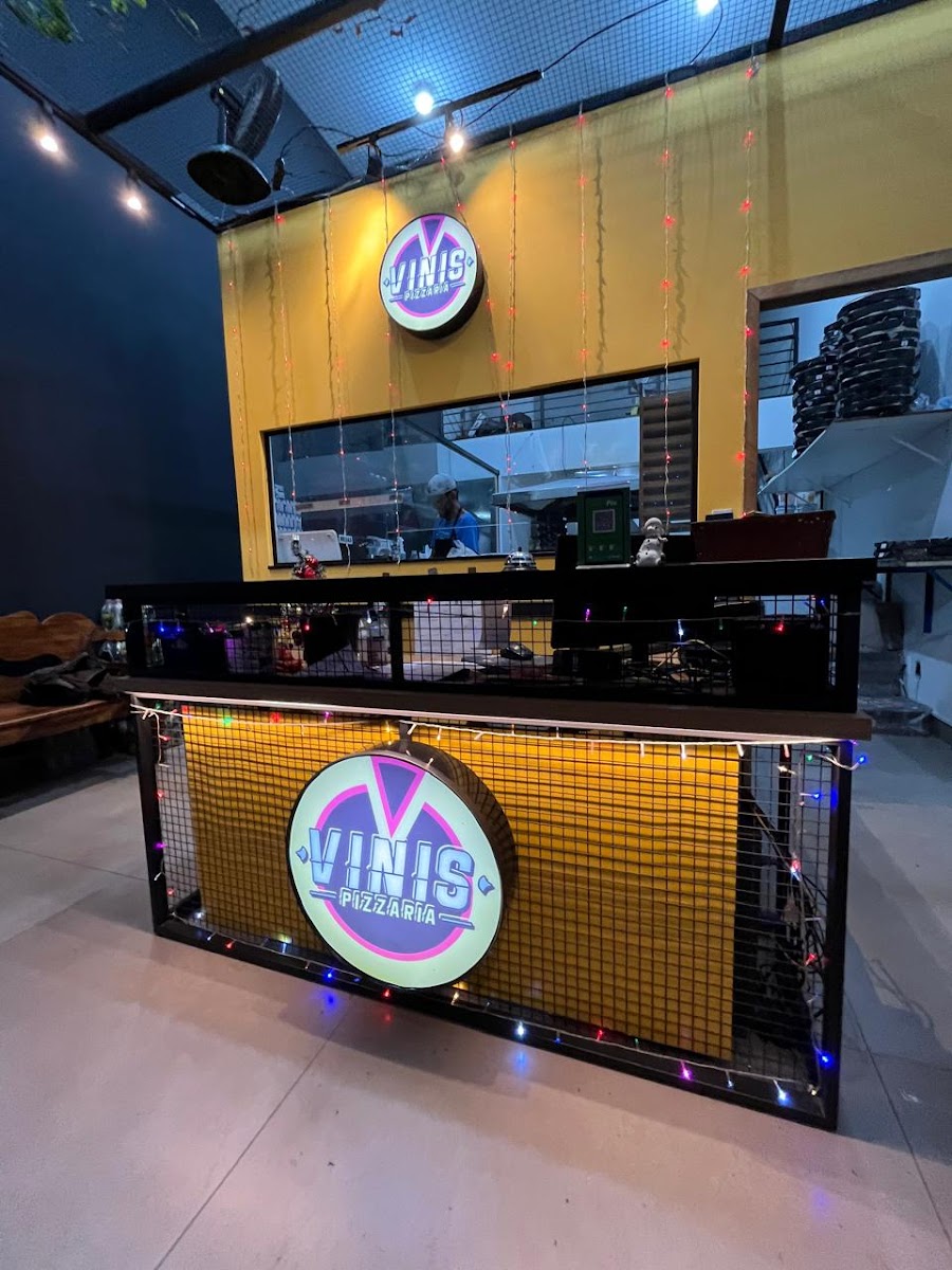 Vinis Pizzaria-4