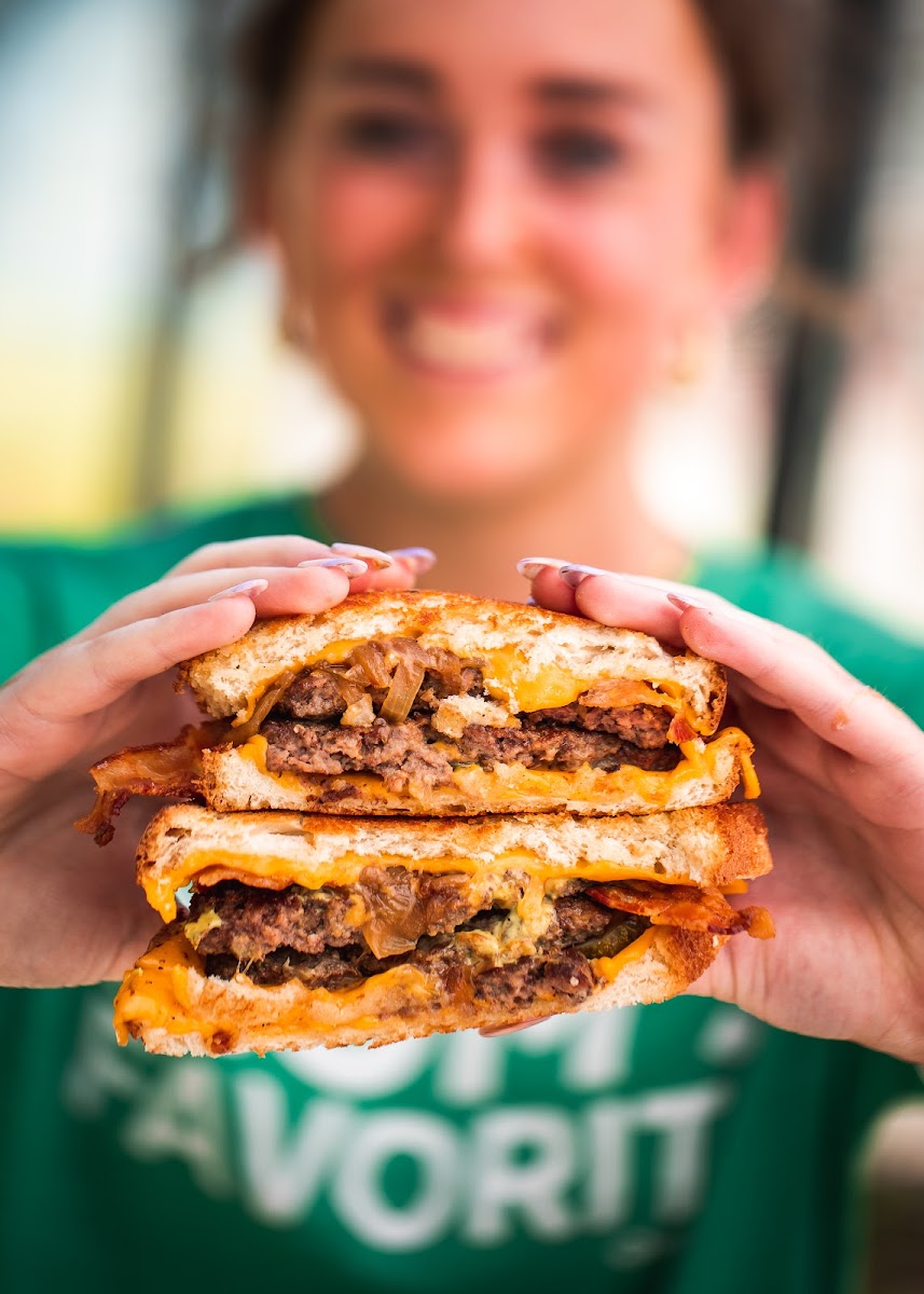 Wahlburgers-4