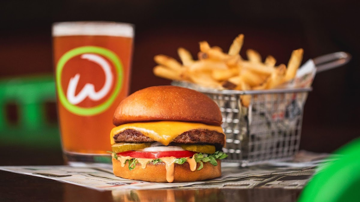 Wahlburgers-5
