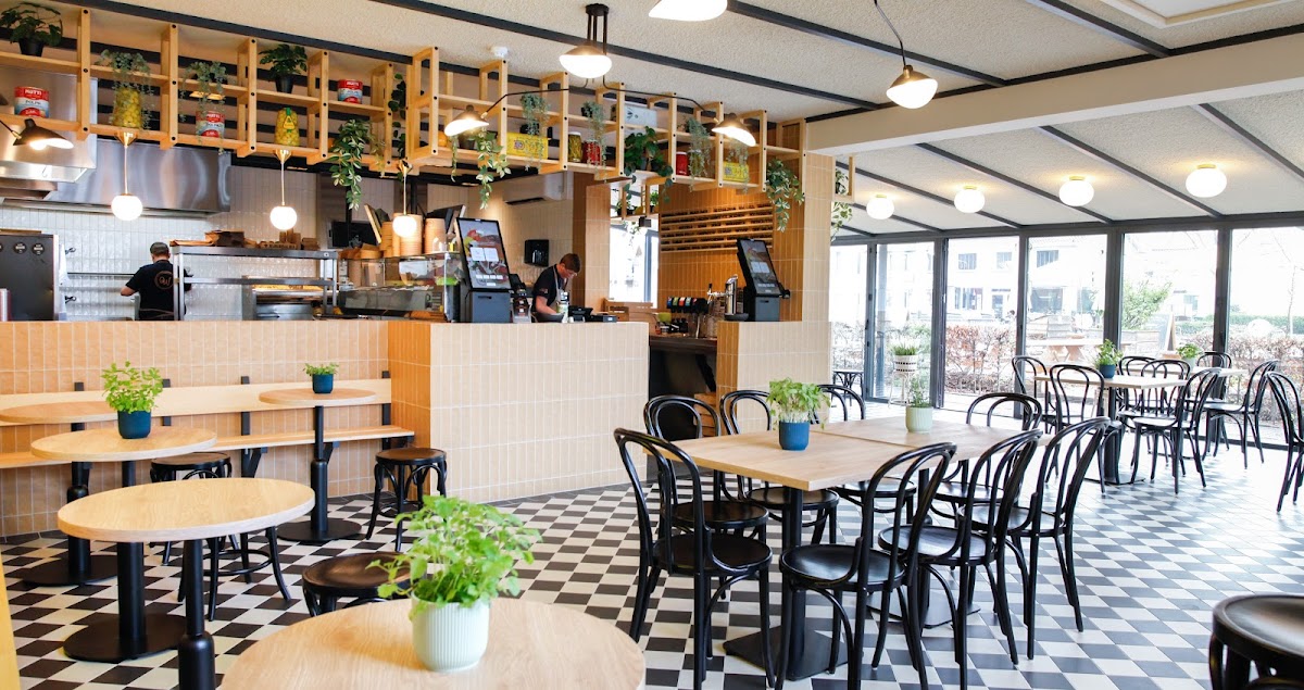 Wallies Tiny Resto