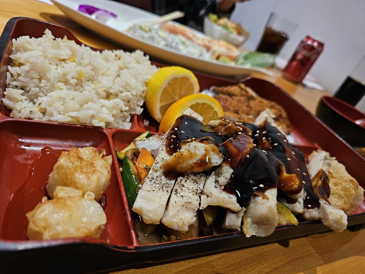 Waraku Japanese Restaurant-10