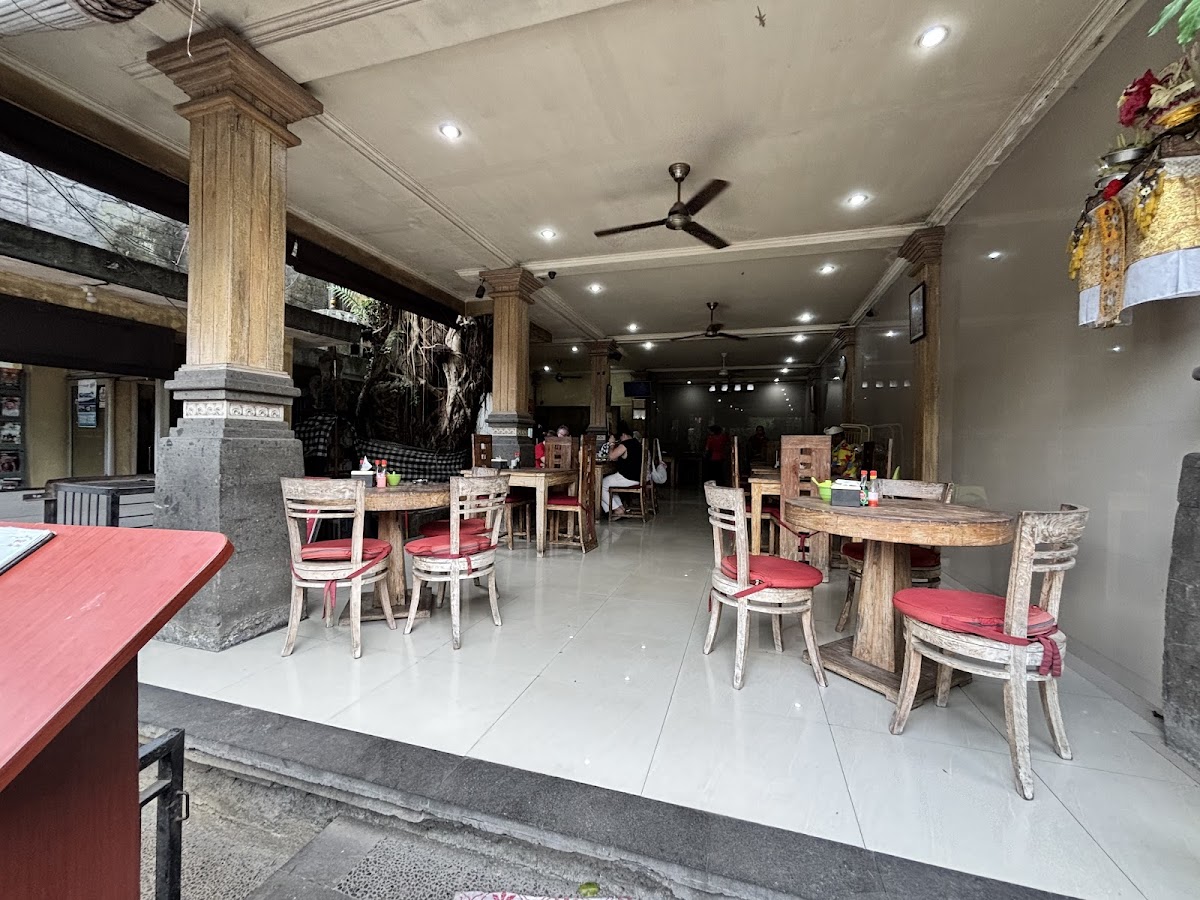 Warung Babi Guling Ibu Oka 1-4