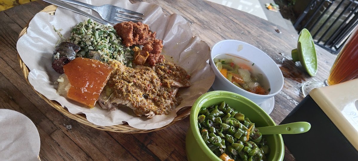 Warung Babi Guling Ibu Oka 1-5