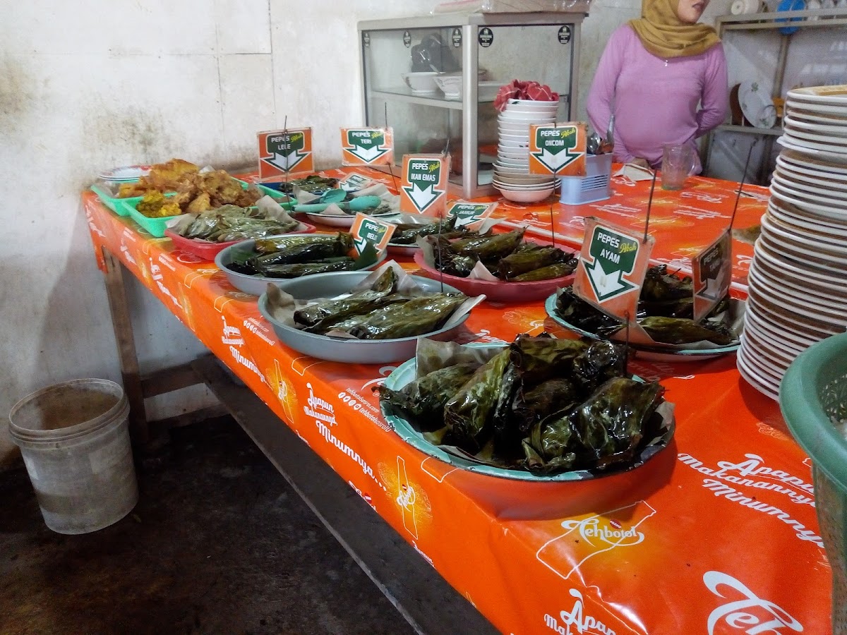 Warung Pepes Abah Jomin