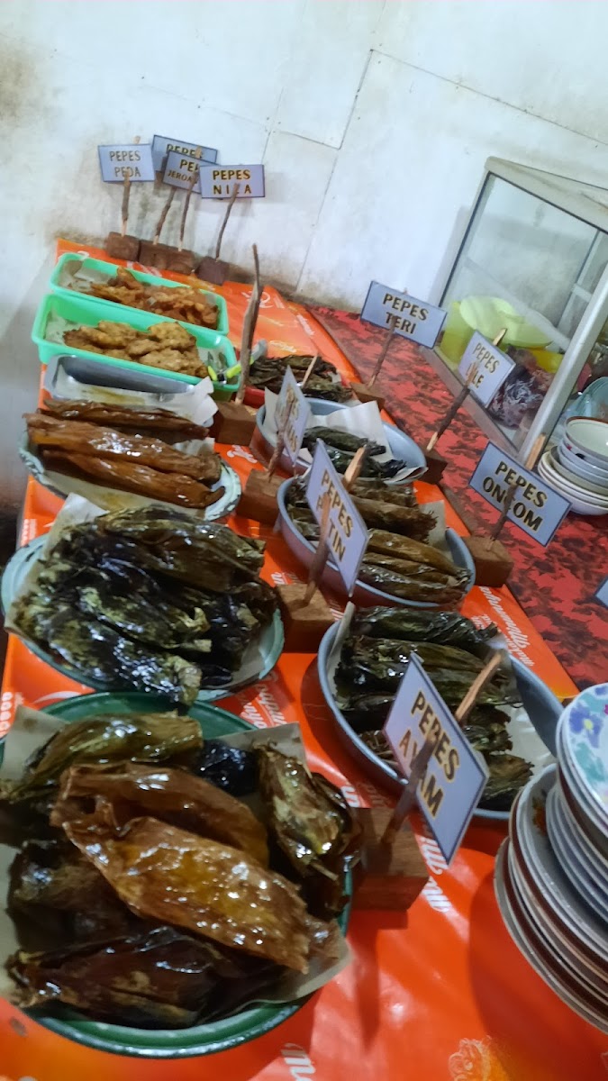 Warung Pepes Abah Jomin-3