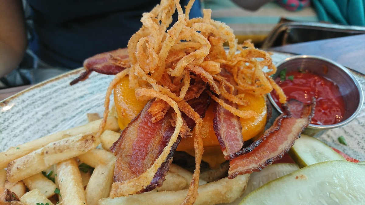 Waterside Grill + Lounge-9