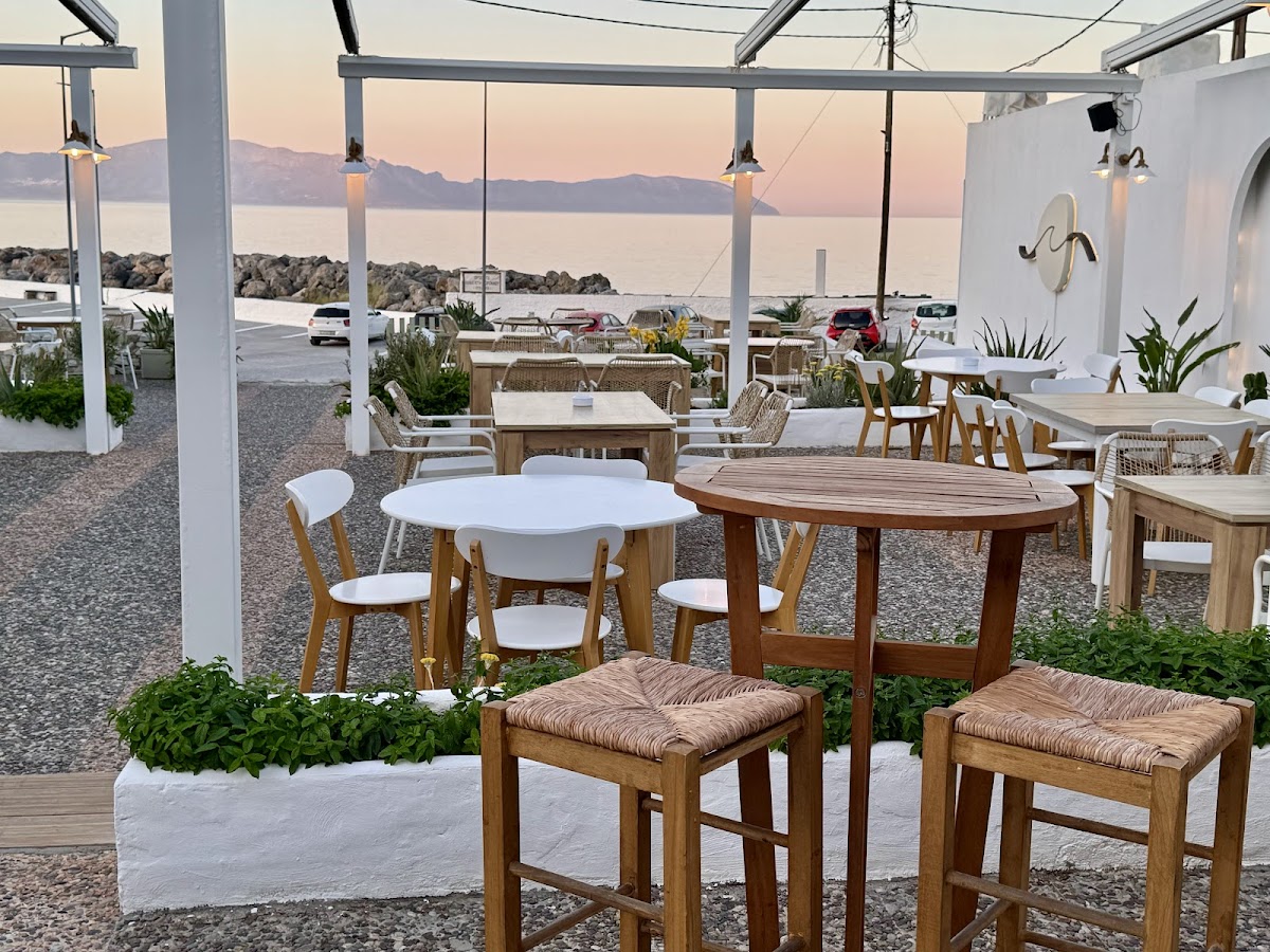 Waves And Wines
