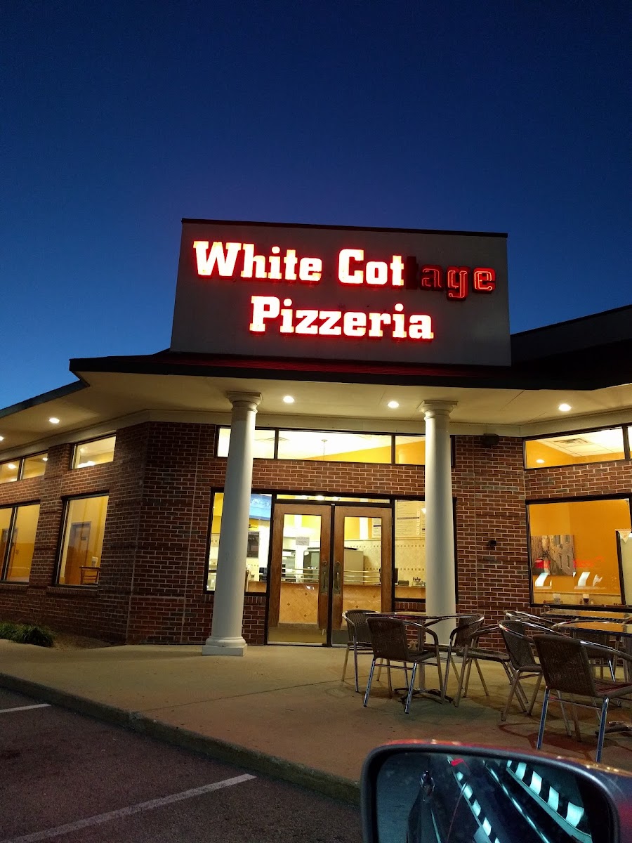 White Cottage Pizzeria-4