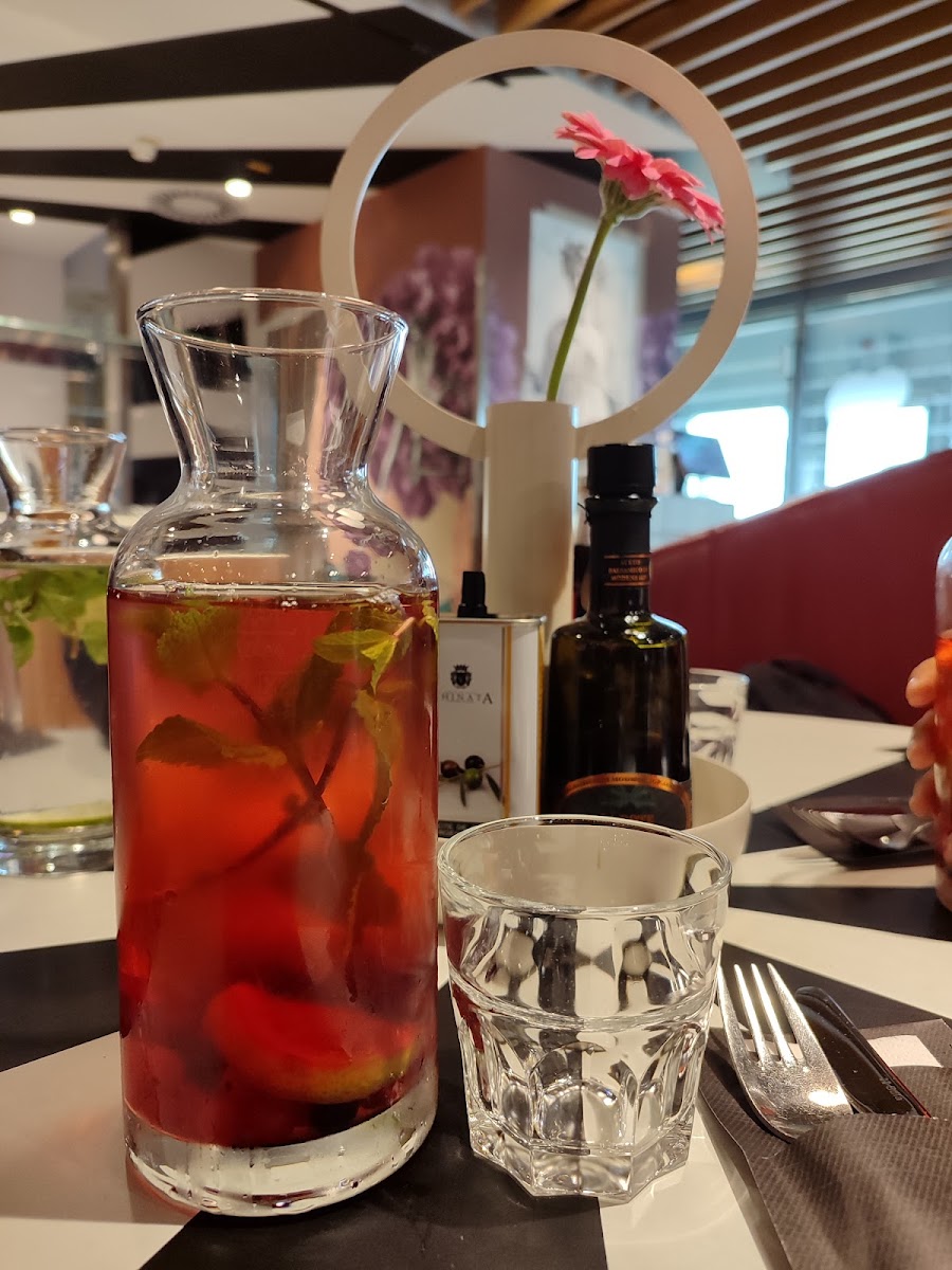 White Monkey Dusseldorf Airport-8