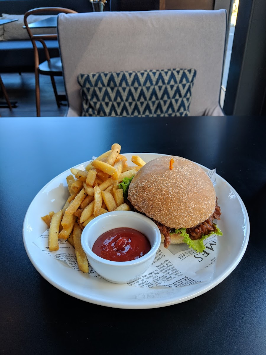 Yard Bar & Eatery-7