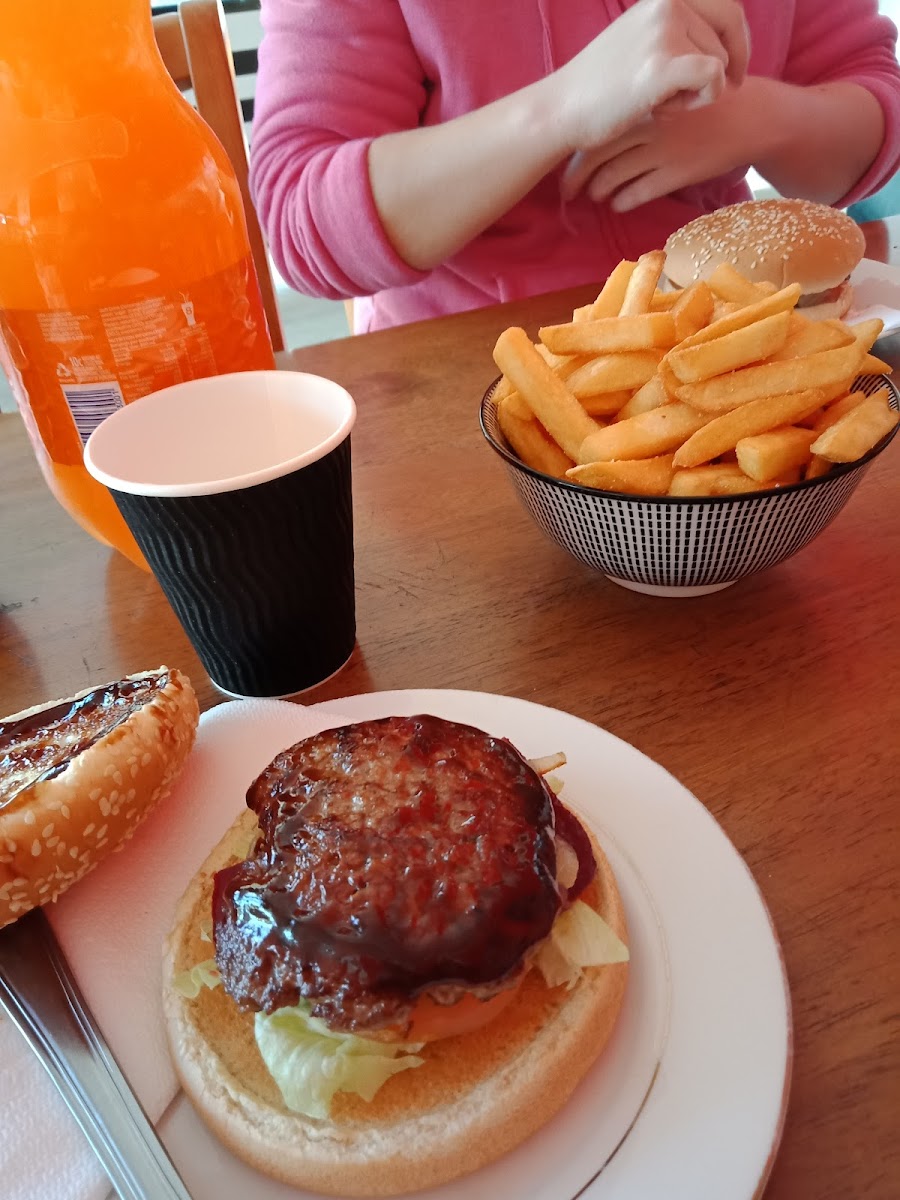 Yarramalong Cafe / Store / Fuel-5