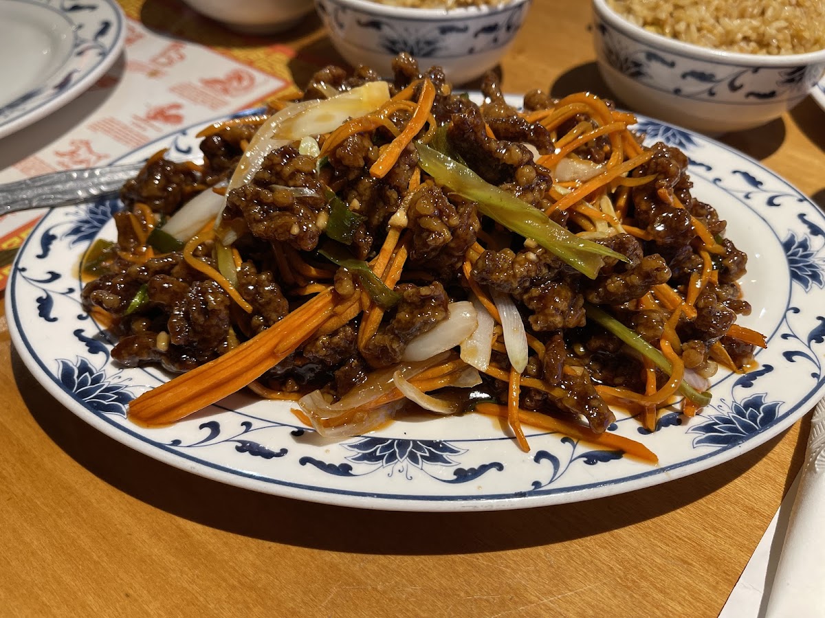 Young Chow Cafe Chinese And Thai Restaurant-10