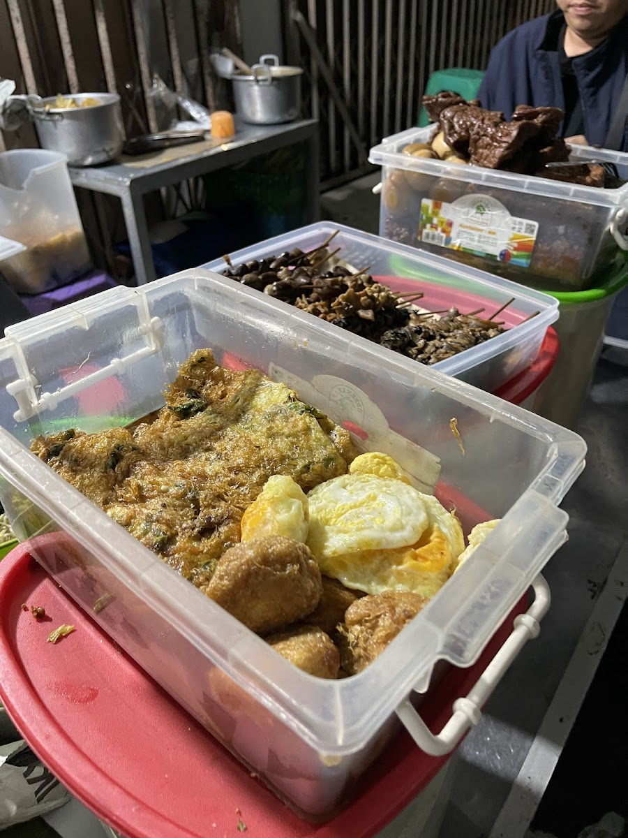 Yu Surip Spesial Nasi Pecel-3