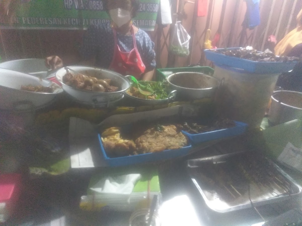 Yu Surip Spesial Nasi Pecel-7