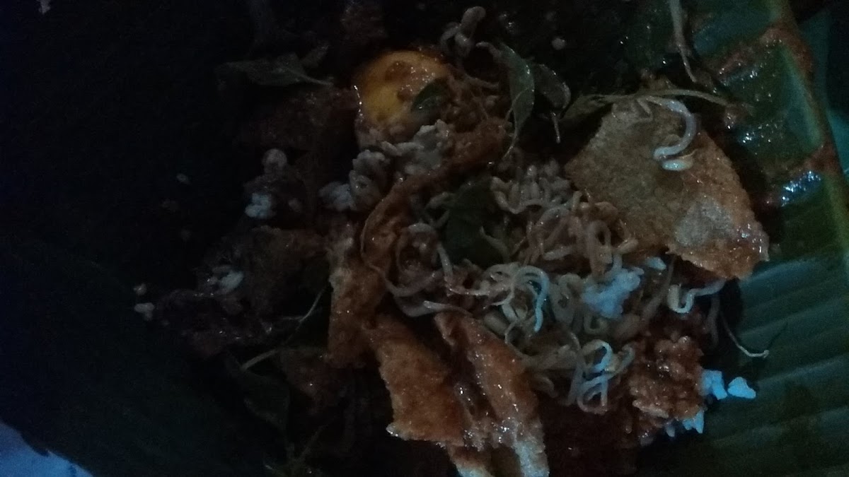 Yu Surip Spesial Nasi Pecel-8