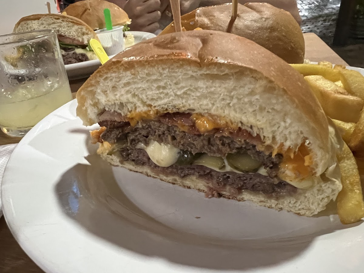 Zap Burguer - Águas De São Pedro-4