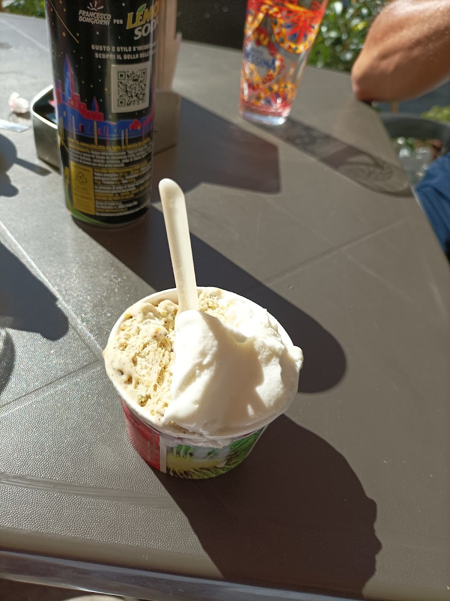 Zurro Ice Cream Bar & Food-6